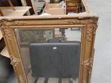 a picture of a picture frame sitting on top of a pallet