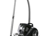 un gros plan d'un aspirateur muni d'un tuyau et d'une brosse