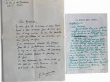 une vieille lettre manuscrite et un bout de papier posés sur une surface blanche