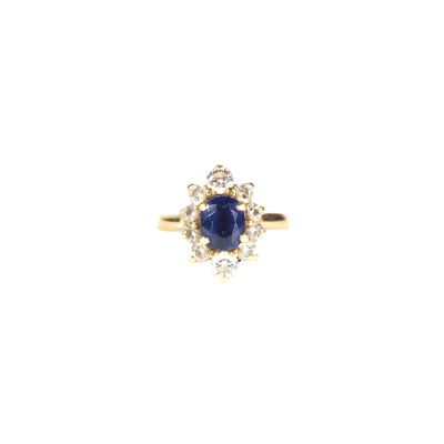 une bague à grappes de saphirs et de diamants