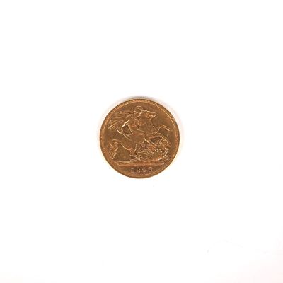 une pièce d'or avec l'image d'un homme à cheval