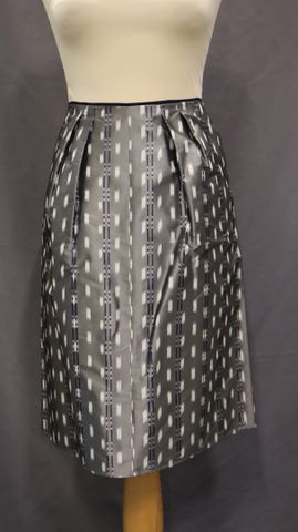 ARMAND VENTILO – Jupe en soie. Taille : 38