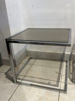 10065-2 / mil / Trois tables gigognes de forme carré en verr… (photo 5)