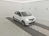 la photo d'une voiture blanche garée dans un garage
