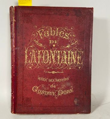 un vieux livre rouge orné d'inscriptions dorées, posé sur une surface blanche