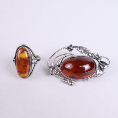 pair of silver and carneline rings