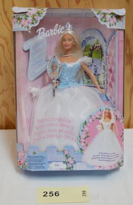 MATTEL Indonésie – Poupée BARBIE