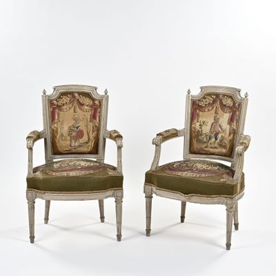paire de fauteuils peints de style louis xvi