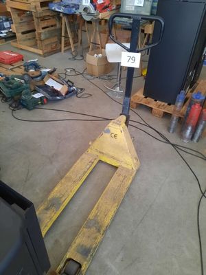 a picture of a pallet with a sign on it