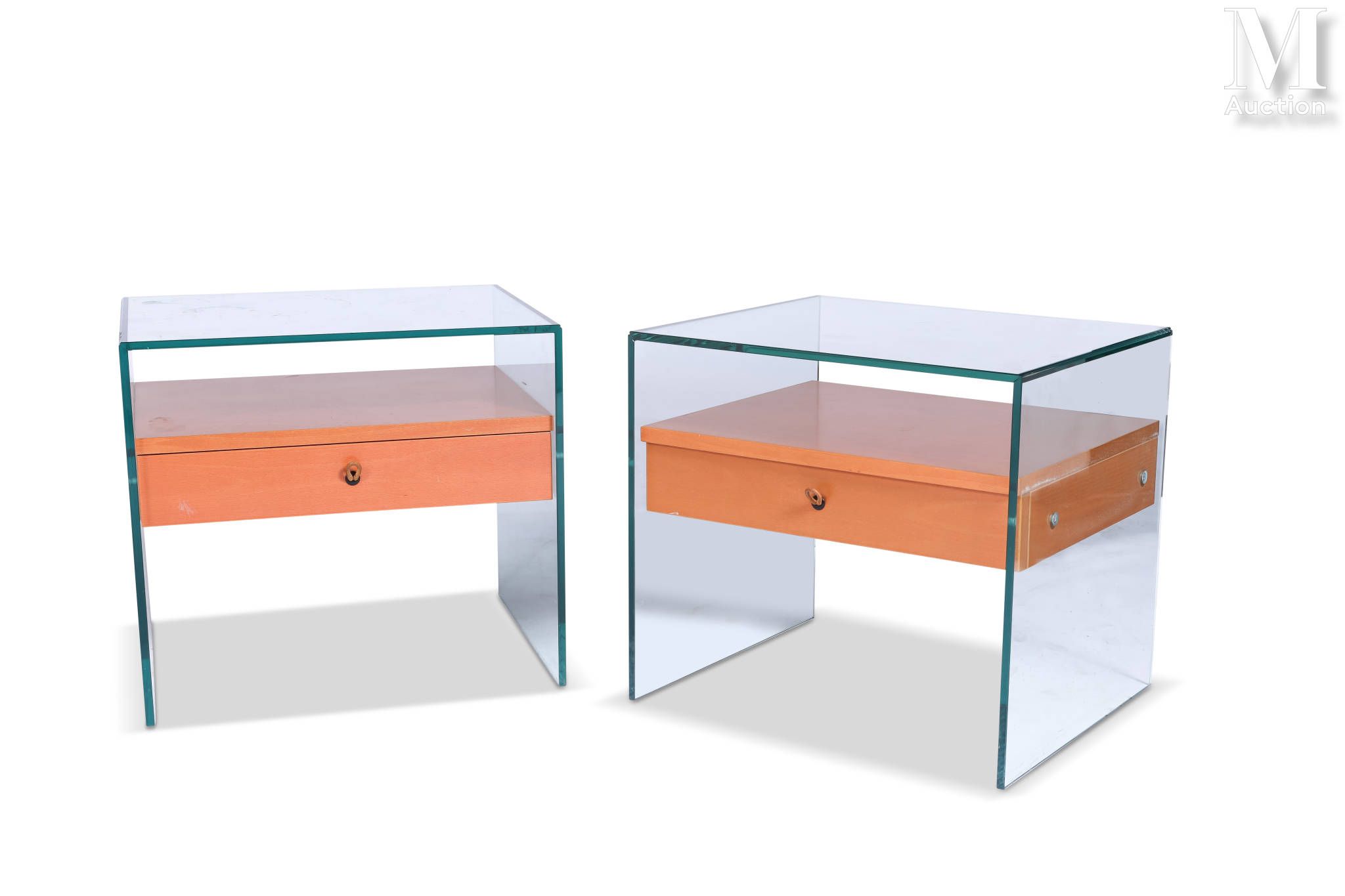 Paire de tables de nuits