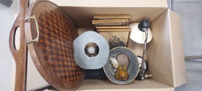 une boîte contenant de nombreux objets