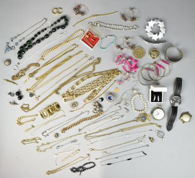 many different types of necklaces and bracelets on the table