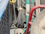un tas de vieilleries à l'arrière d'un camion