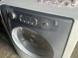 une photo d'une machine à laver dans un garage