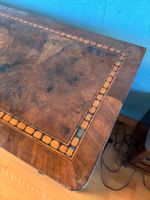 Commode en résineux et marqueterie sur trois faces à motif d… (photo 5)