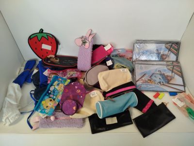 Lot de fournitures scolaires - VIQUEL - Trousses variées et …