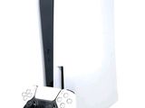 une console de jeux vidéo en noir et blanc avec une manette