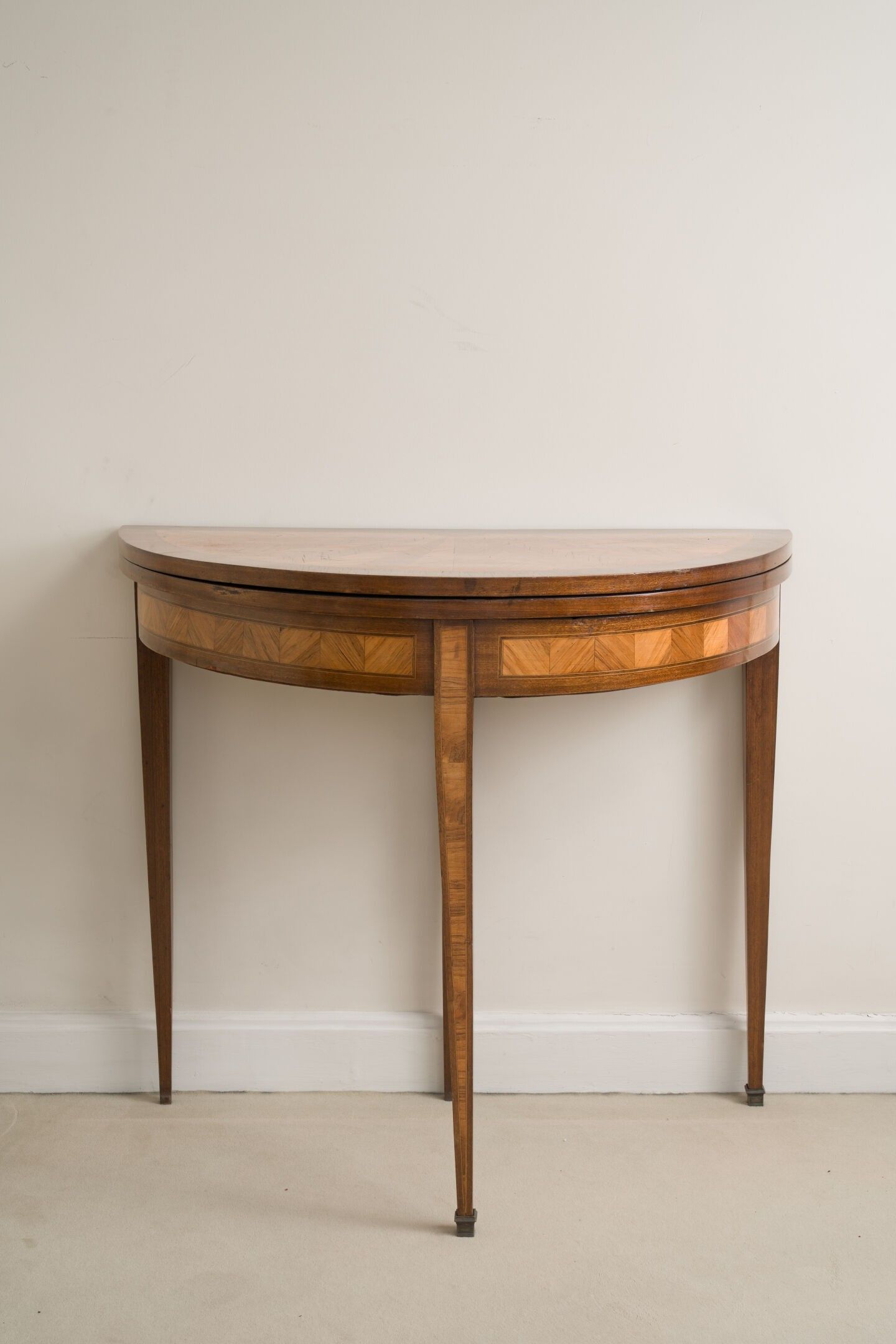 TABLE À JEUX demi-lune à plateau portefeuille en bois de pla…