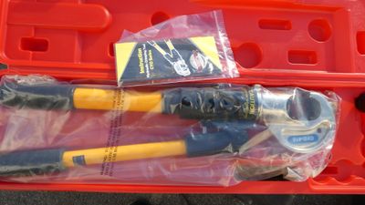 1 Pince à sertir manuelle incomplète