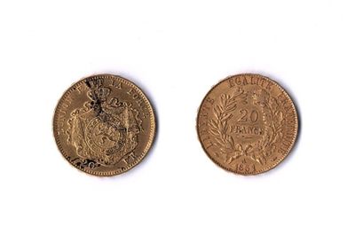 Deux pièces d'or sont représentées côte à côte sur une surface blanche