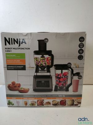 La boîte du mixeur Ninja est ouverte et prête à l'emploi.