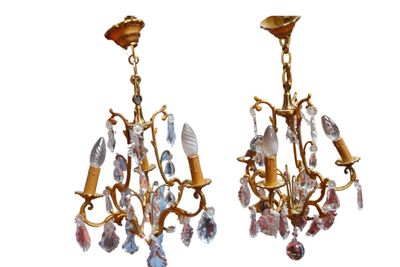 paire de lustres anciens en laiton et cristal