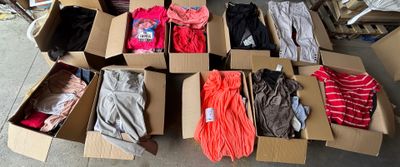 Lot de 10 cartons de vêtements assortis – poids total env.