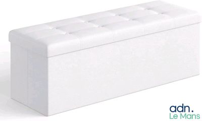 un banc blanc posé sur une surface blanche