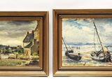 une paire de peintures à l'huile représentant des bateaux sur la plage, près d'une maison