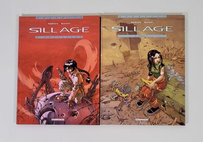deux livres posés sur une table