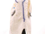 une photo d'une robe blanche sur un mannequin