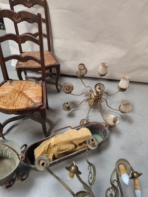 a lot of antiques on the floor of this room