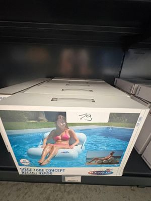 une boîte sur laquelle figure la photo d'une femme