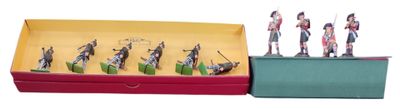 une boîte contenant tout un tas de figurines