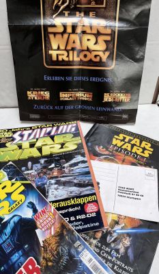 beaucoup de livres sur Star Wars posés sur la table