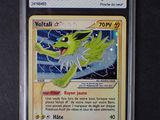 gros plan d'une carte pokemon sur une table