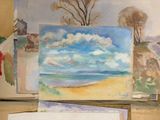 un tableau représentant une scène de plage posé sur une table