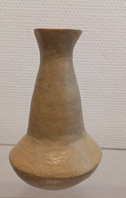 a vase that is sitting on a glass table