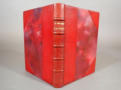 un gros plan sur un livre rouge à la couverture rouge