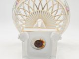 an image of a white and gold plate with a fan on it