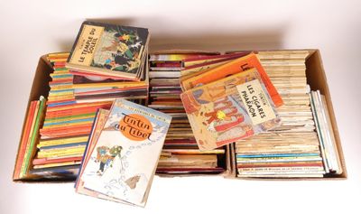 une boîte remplie de livres pour enfants posée sur une table