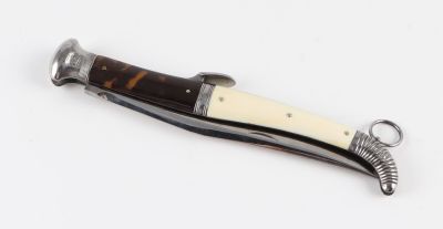 a knife that is laying on top of a table
