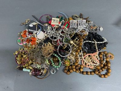 a pile of assorted jewelry sitting on a table