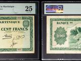 trois types différents de billets de banque exposés dans une vitrine