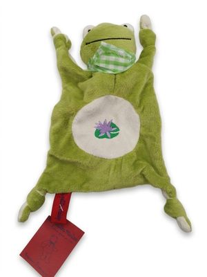 sac de couchage vert en forme de grenouille, avec une étiquette sur le côté