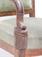 Fauteuil aux accotoirs en tête de dauphin à décor de palmett… (photo 2)