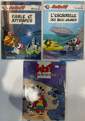 Trois recueils de dessins humoristiques de Walt sont exposés sur un support blanc.