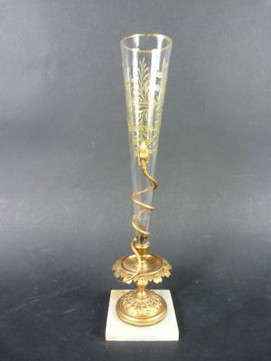 Soliflore en laiton à décor d'un serpent s'enroulant autour …