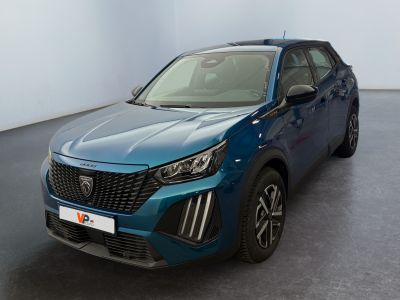 vue de face d'un SUV bleu garé dans une grande pièce