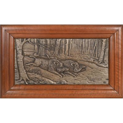 une plaque en bois représentant un cerf et une biche dans les bois